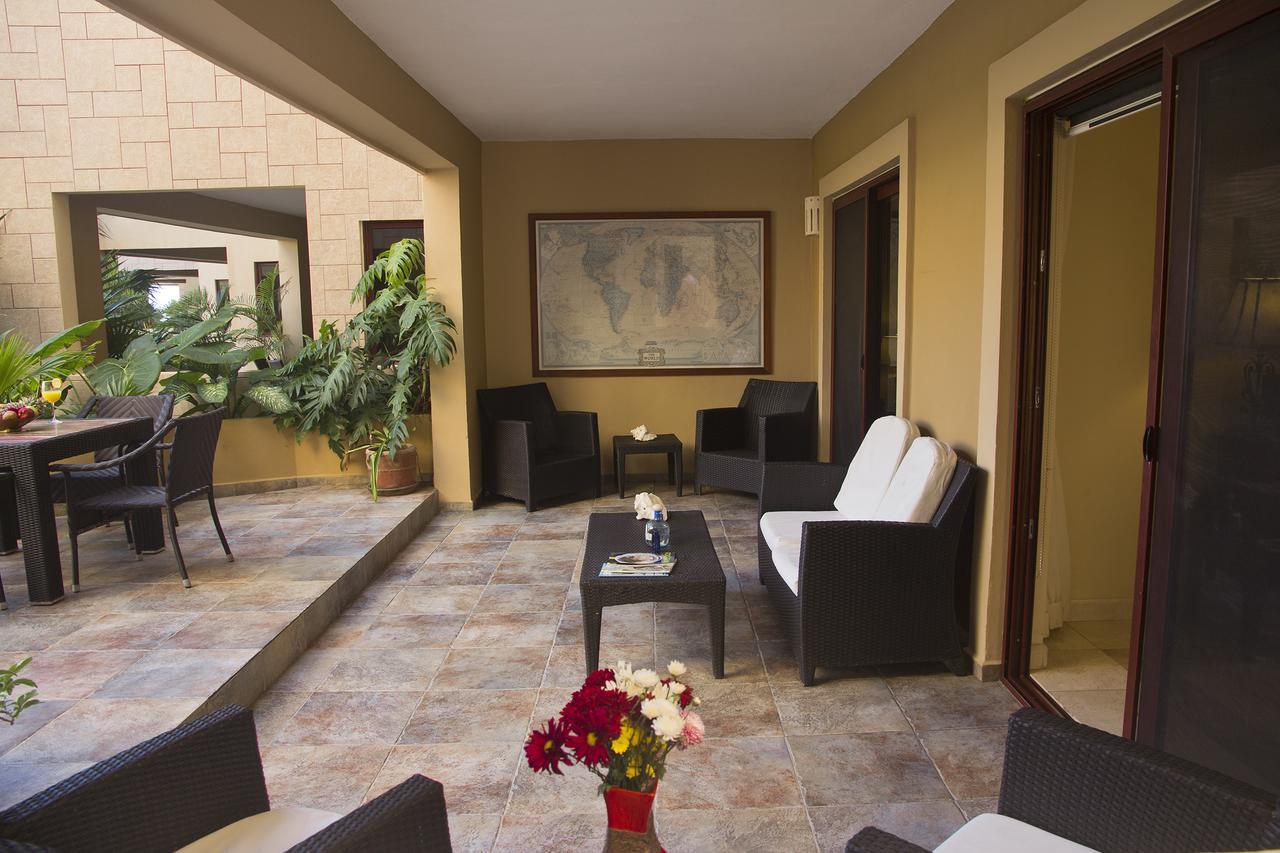 El Faro Ground Level Reef 106 Aparthotel